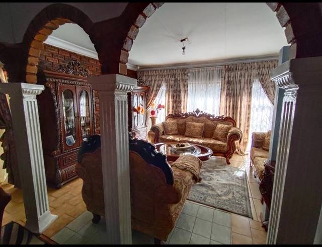 4 BEDROOM HOUSE FOR SALE IN THE ORCHARDS